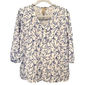 MISIA Linen Floral Toile Blouse PL 3/4 Sleeve White Blue Spring Cottage V-Neck